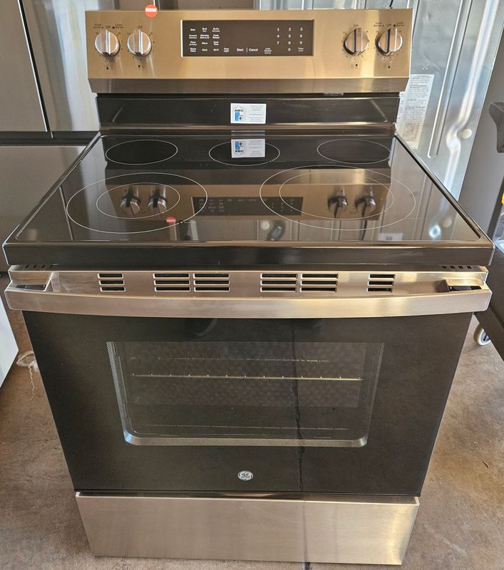 NEW! 30in GE Electric 5-Burner Glass-Top Convection Range in Stainless Steel