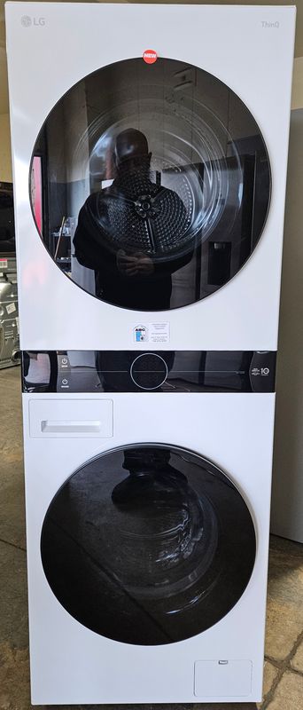 NEW! 24" LG WashTower with 2.4cuft Washer and 4.2cuft Ventless Dryer