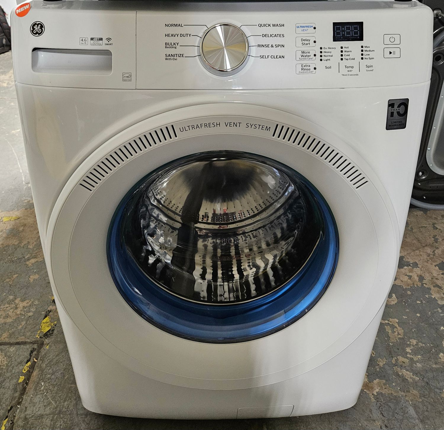 NEW! 28" GE Front Load Washer (4.6cu.ft.)