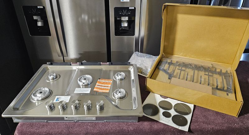 NEW! 30in Whirlpool Gas Cooktop with EZ-2-Liftâ„¢ Hinged Cast-Iron Grates NEW! 30in Whirlpool Gas Cooktop with EZ-2-Liftâ„¢ Hinged Cast-Iron Grates