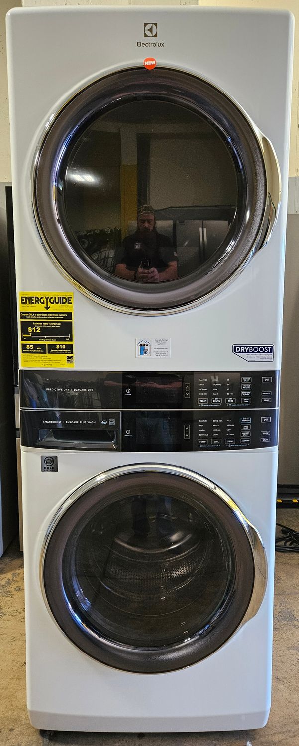 NEW! Electrolux 600 Series Laundry Tower (4.5cu.ft. Washer and 8.0cu.ft. Electric Dryer) in White