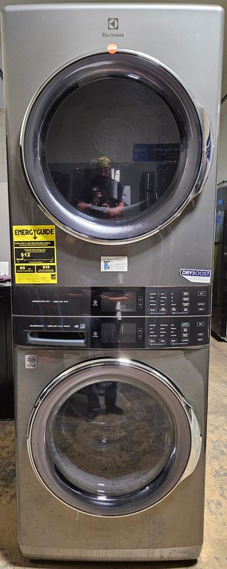 NEW! Electrolux 600 Series Laundry Tower (4.5cu.ft. Washer and 8.0cu.ft. Gas Dryer) in Titanium