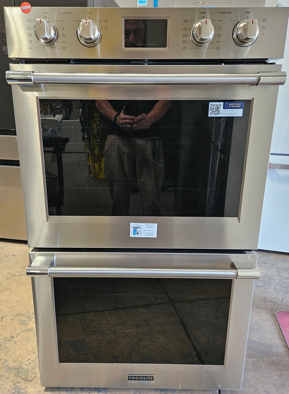 NEW! 30in Frigidaire Professional Double Wall Oven