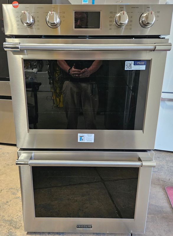 NEW! 30in Frigidaire Professional Double Wall Oven