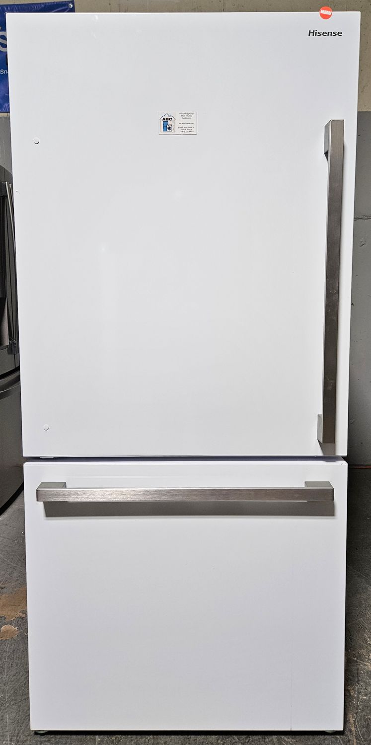 NEW! 17.2cu.ft. Hisense Bottom Freezer Refrigerator in White