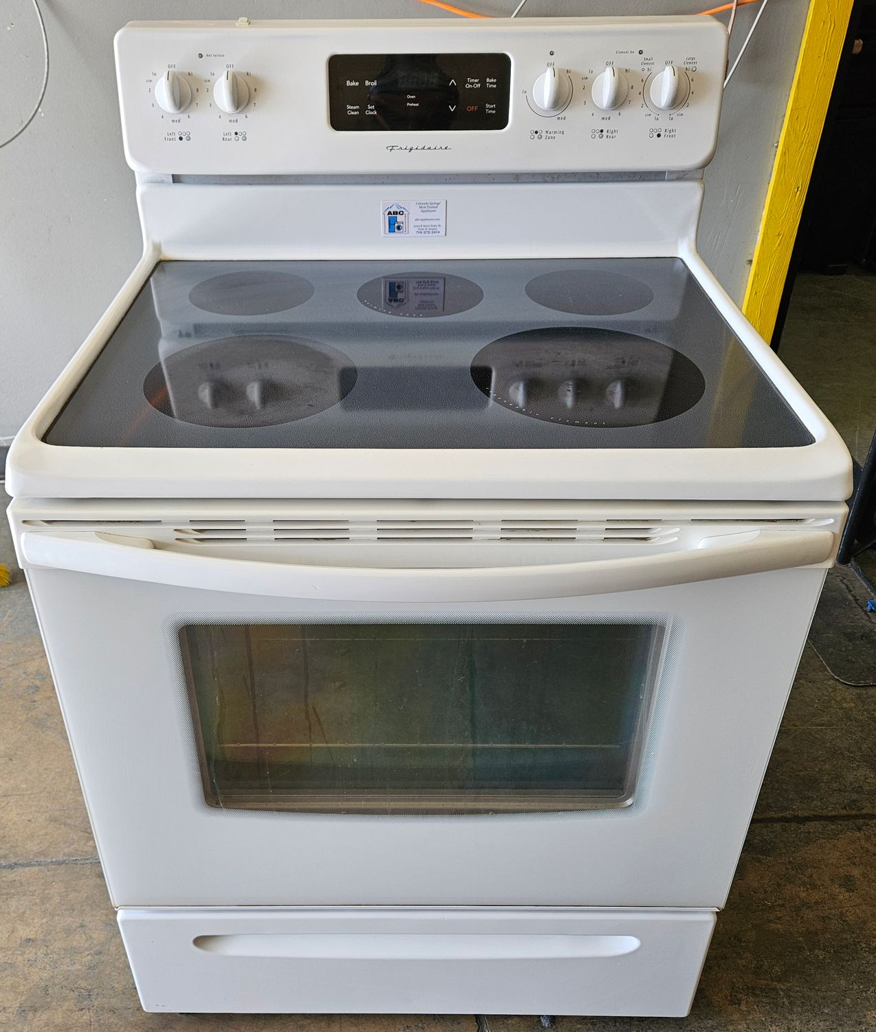 USED 30in Frigidaire Electric 4-Burner Glass-top Range w/ Warming Zone