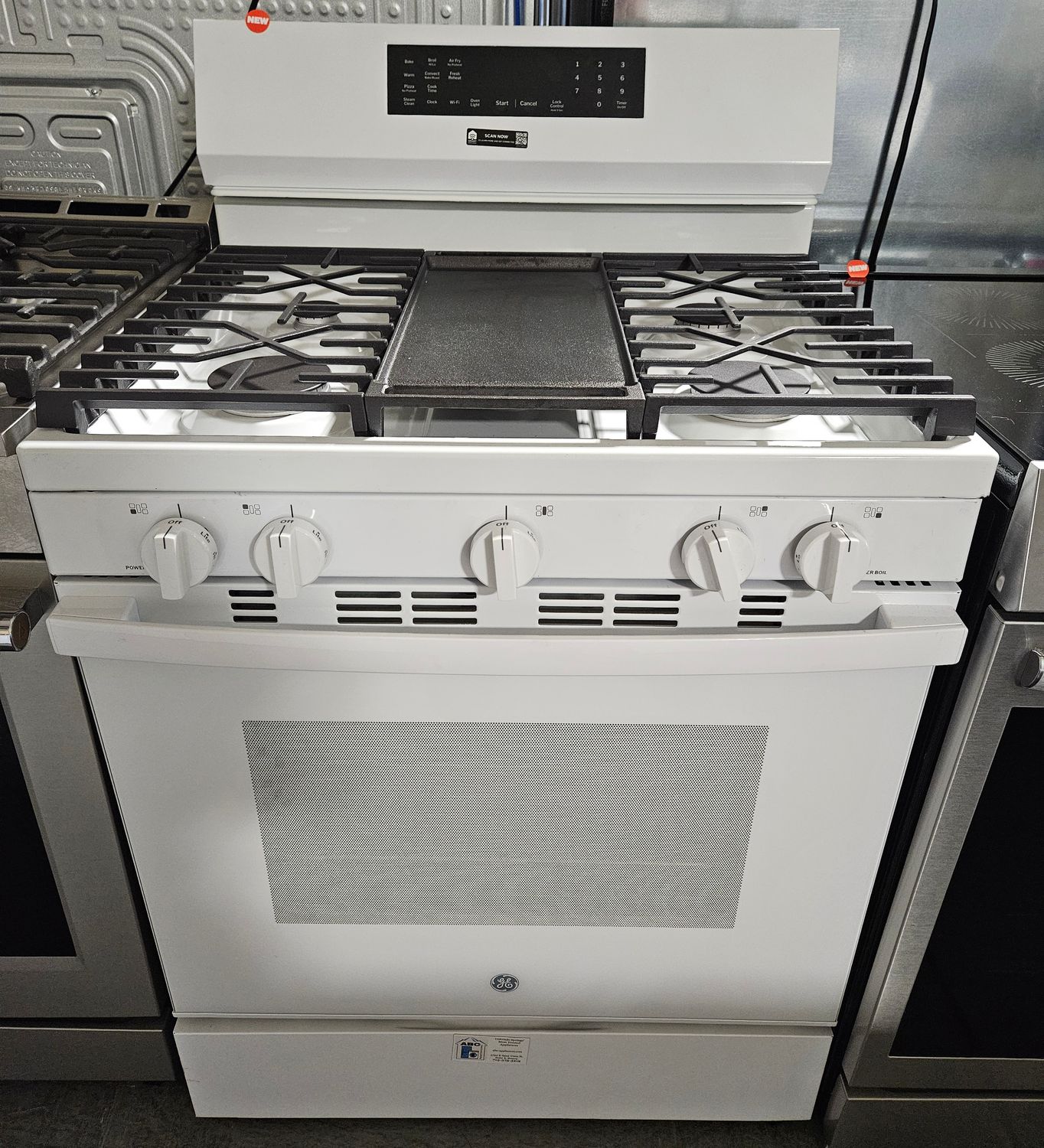 NEW! 30in GE Gas Convection Range in White