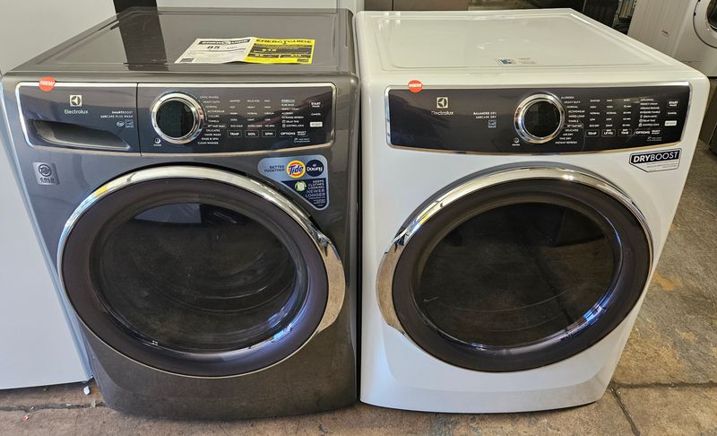 NEW! Electrolux Front Load Washer (4.5cu.ft.) &amp; Large Capacity Electric Dryer (8.0cu.ft.)