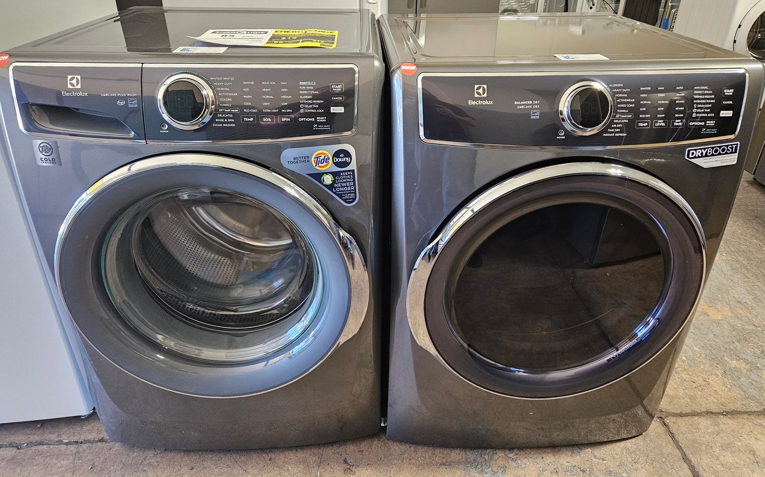 NEW! Electrolux Front Load Washer (4.5cu.ft.) &amp; Large Capacity Electric Dryer (8.0cu.ft.)