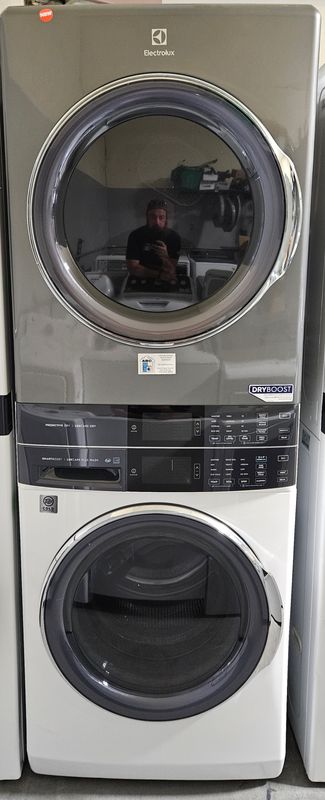 NEW! Electrolux 600 Series Laundry Tower (4.5cu.ft. Washer and 8.0cu.ft. Dryer)