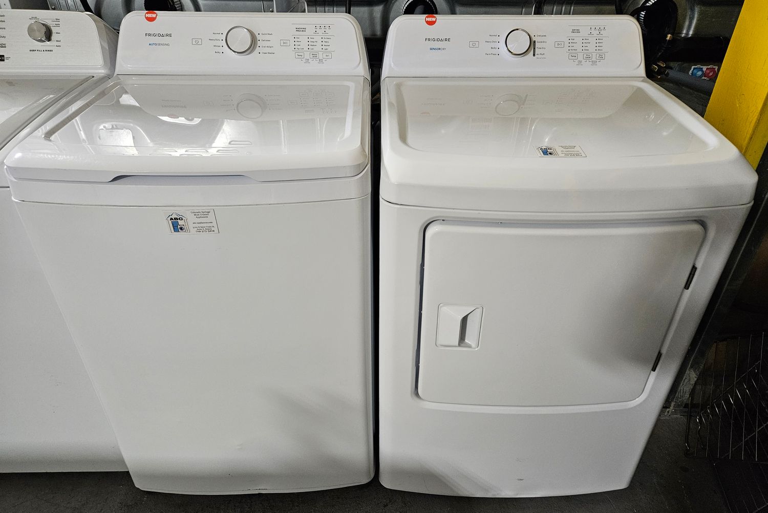 NEW! Frigidaire Top Load Washer (4.1cu.ft.) &amp; Large Capacity Electric Dryer (7.0cu.ft.)