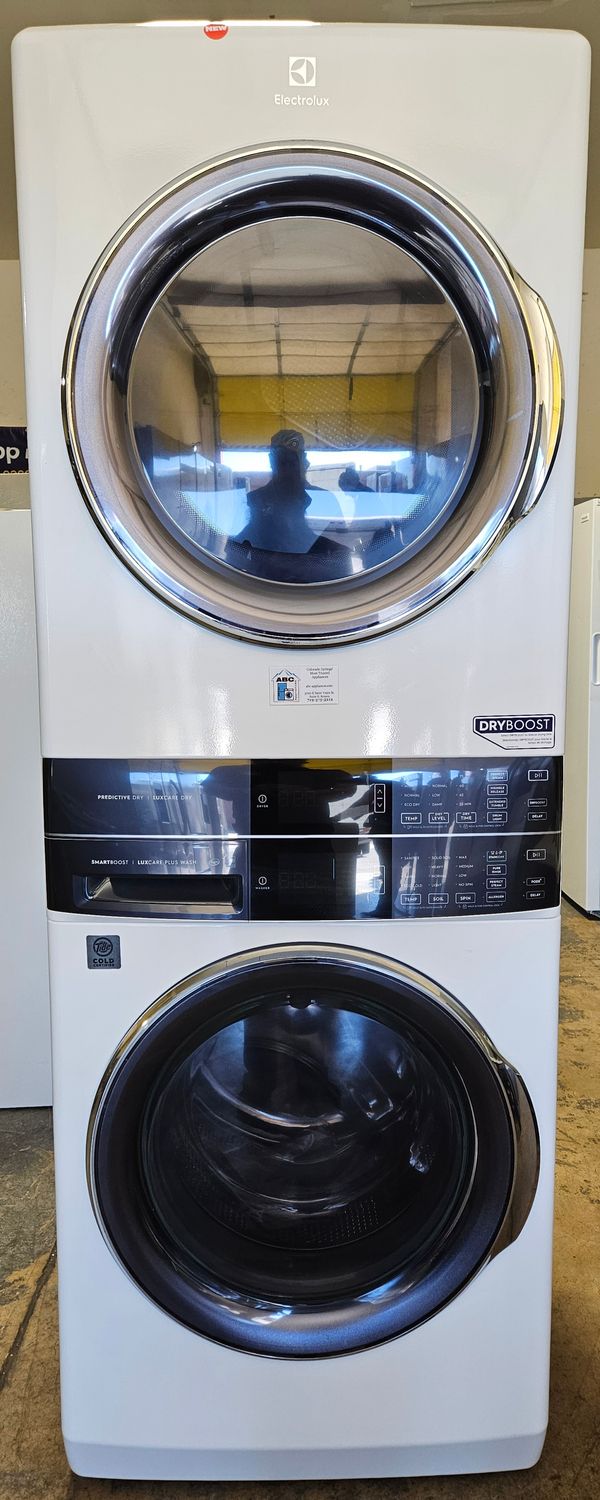 NEW! Electrolux 600 Series Laundry Tower (4.5cu.ft. Washer and 8.0cu.ft. Electric Dryer) in White