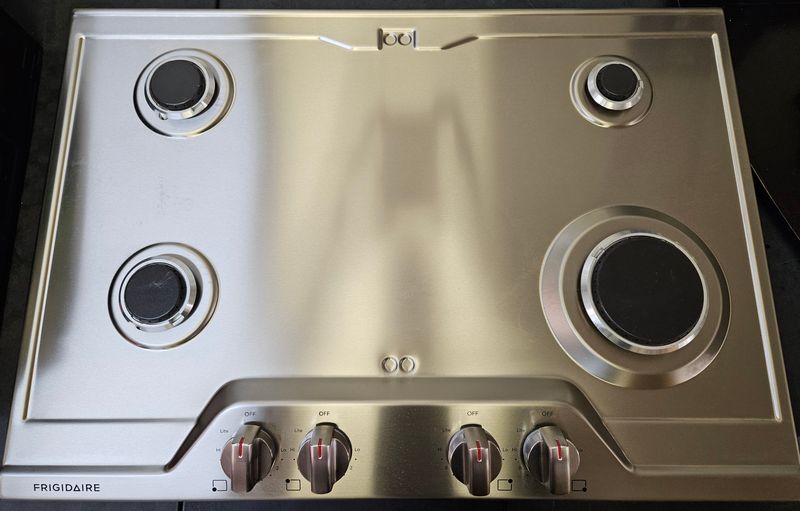 NEW! 30in Frigidaire 4-Burner Gas Cooktop