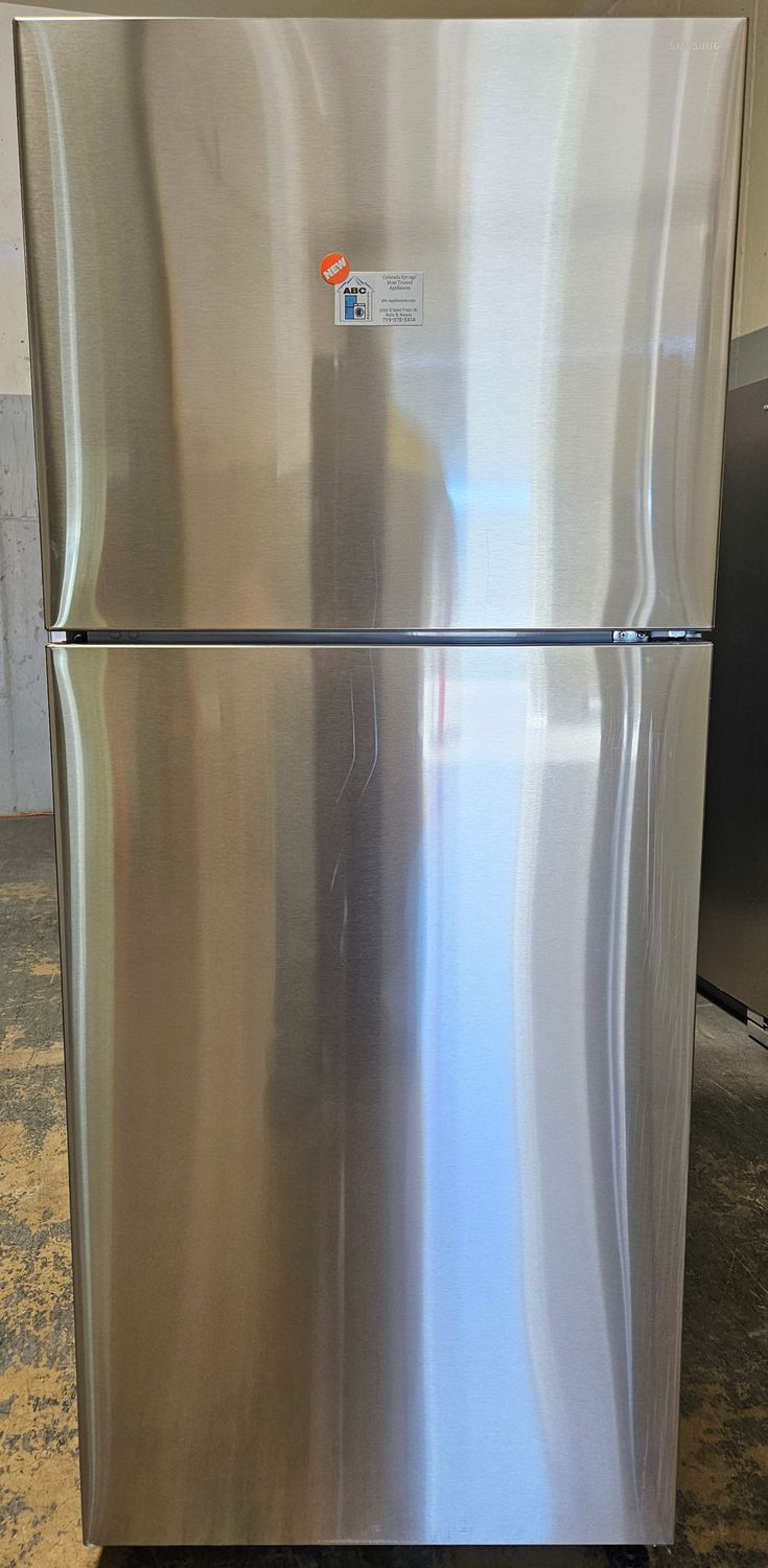 NEW! 18cu.ft. Samsung Stainless Steel Top Freezer Refrigerator