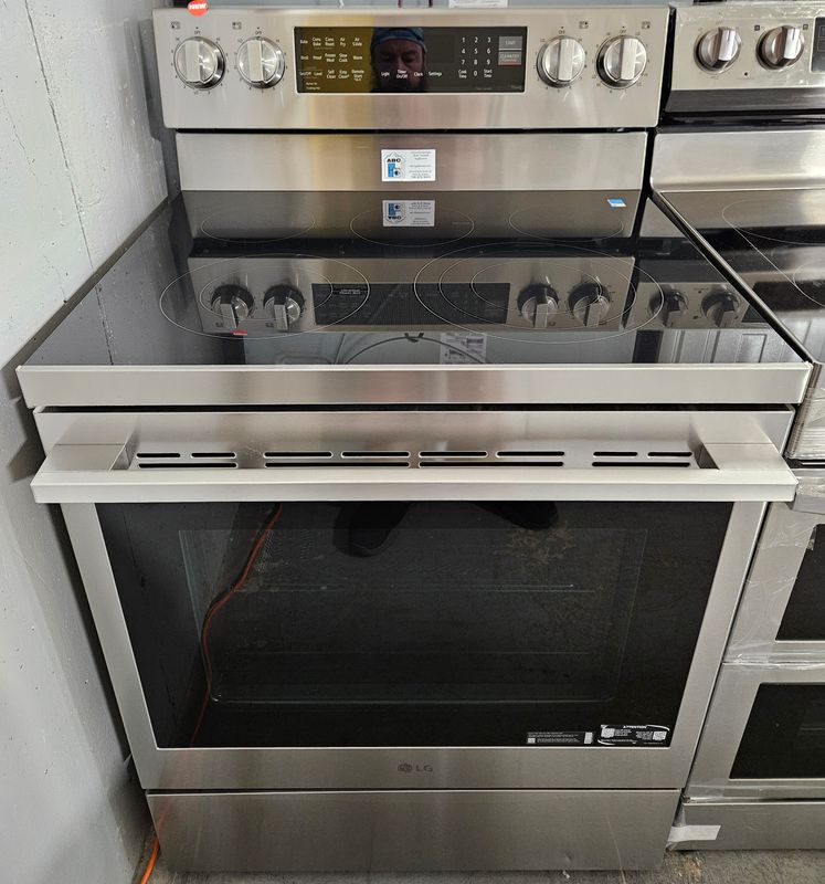 NEW! 30in LG Electric 5-Burner Glass-Top Range NEW! 30in LG Electric 5-Burner Glass-Top Range
