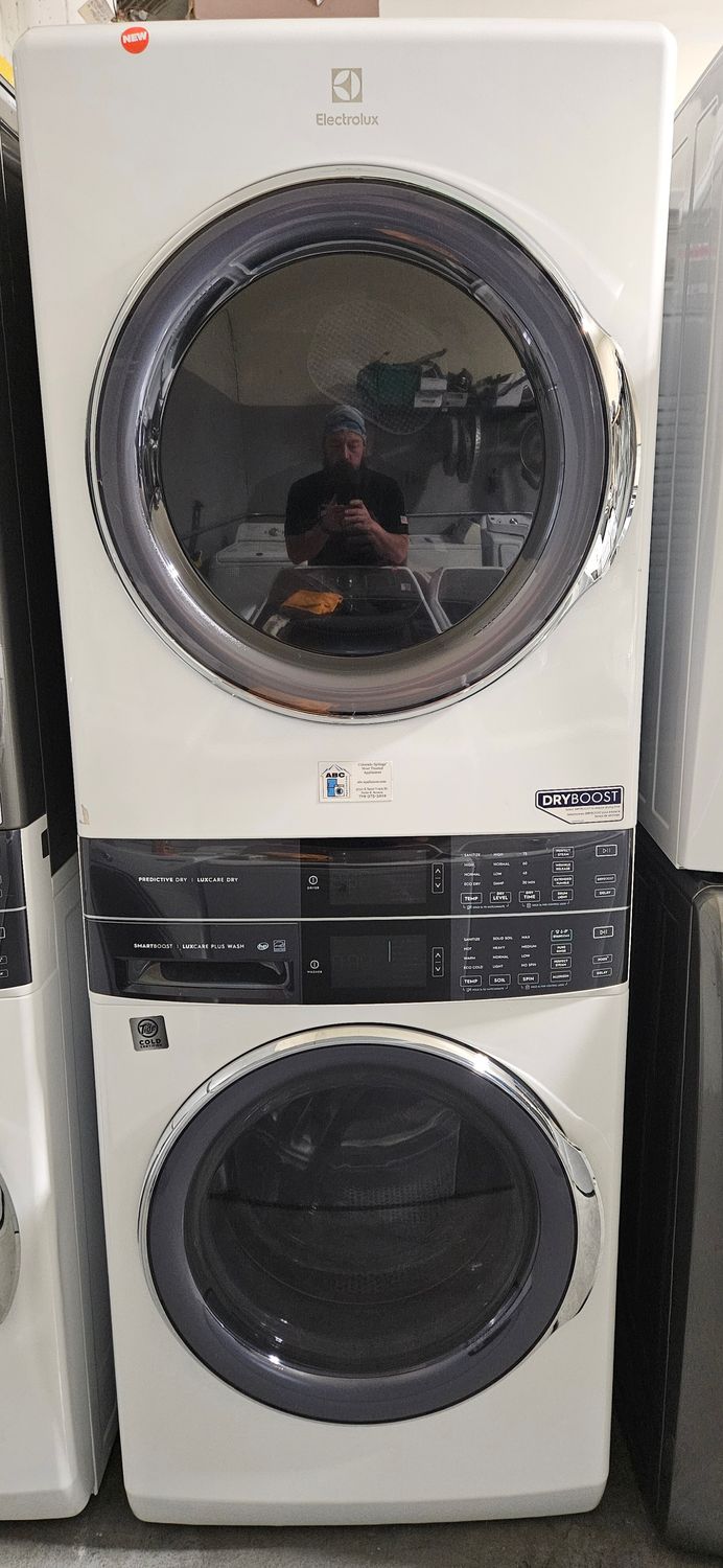 NEW! Electrolux 600 Series Laundry Tower (4.5cu.ft. Washer and 8.0cu.ft. Electric Dryer) in White