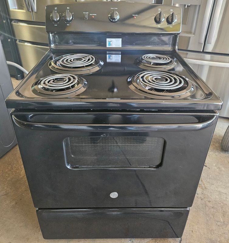 USED 30in GE Electric Coil-Top 4-Burner Range in Black