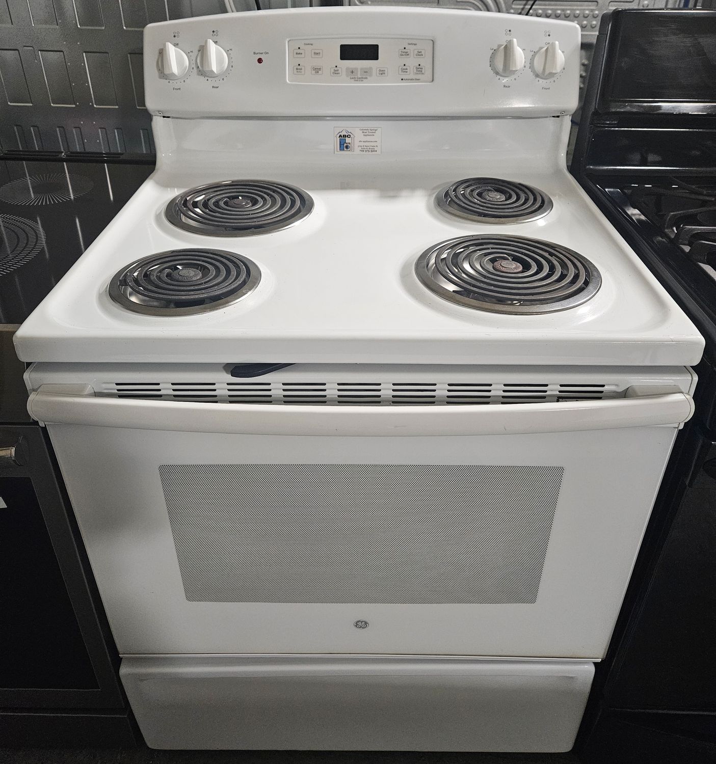 USED 30in GE Electric 4-Burner Coil-Top Range in White