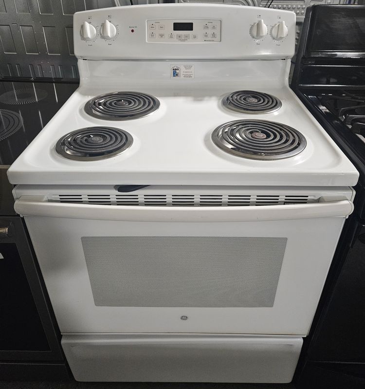 USED 30in GE Electric 4-Burner Coil-Top Range in White