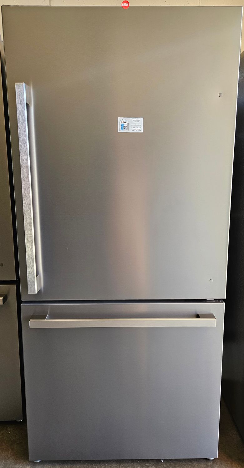 NEW! 17.2cu.ft. Hisense Stainless Steel Bottom Freezer Refrigerator