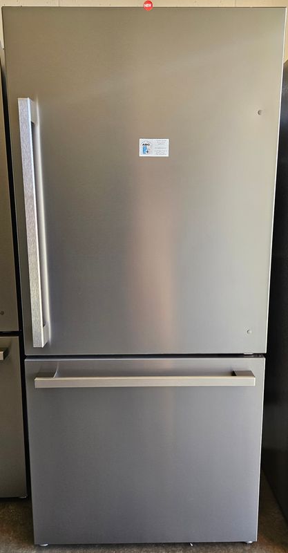 NEW! 17.2cu.ft. Hisense Stainless Steel Bottom Freezer Refrigerator