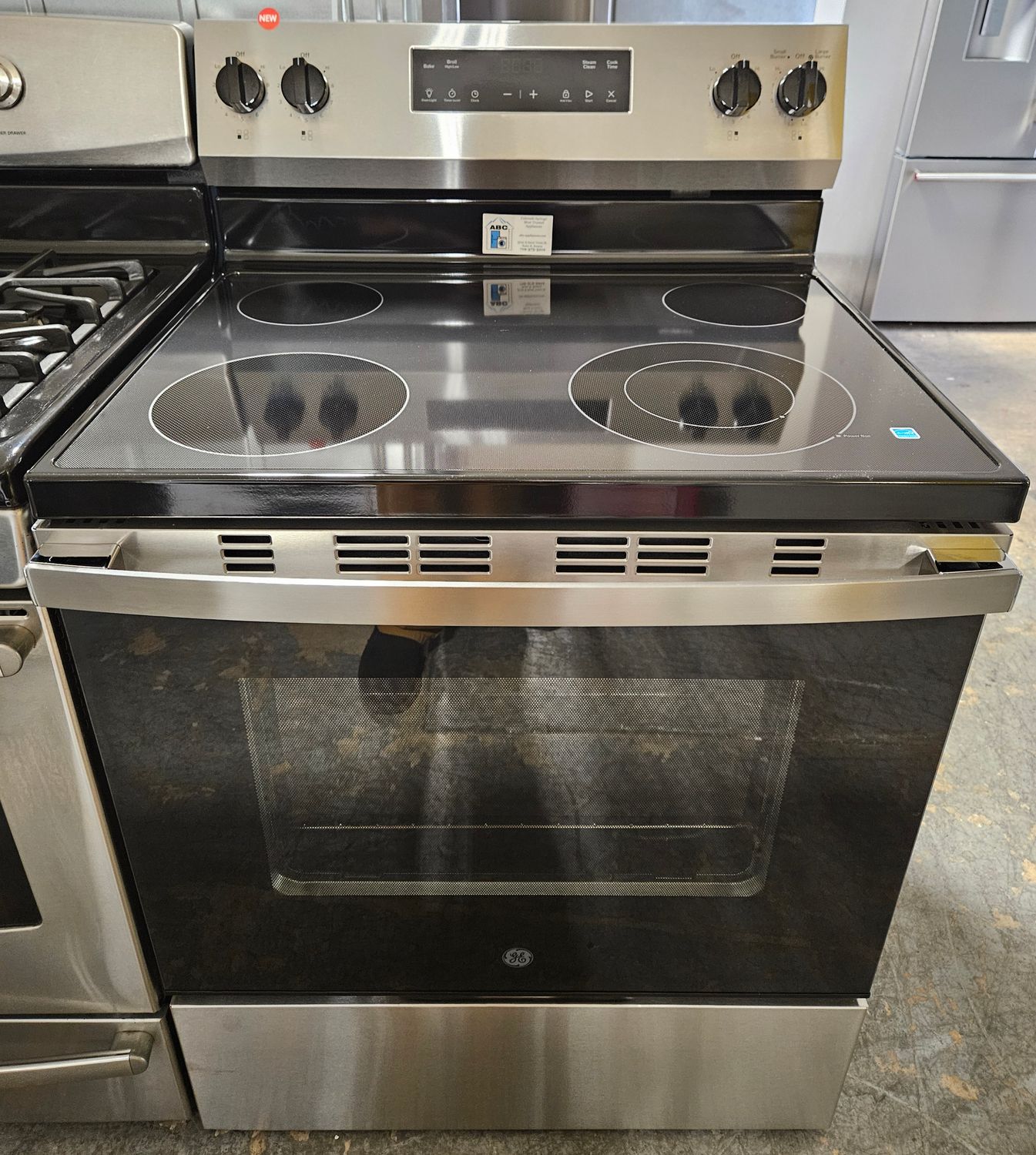 NEW! 30in GE Free-Standing 4-Burner Glass-top Electric Range in Stainless Steel