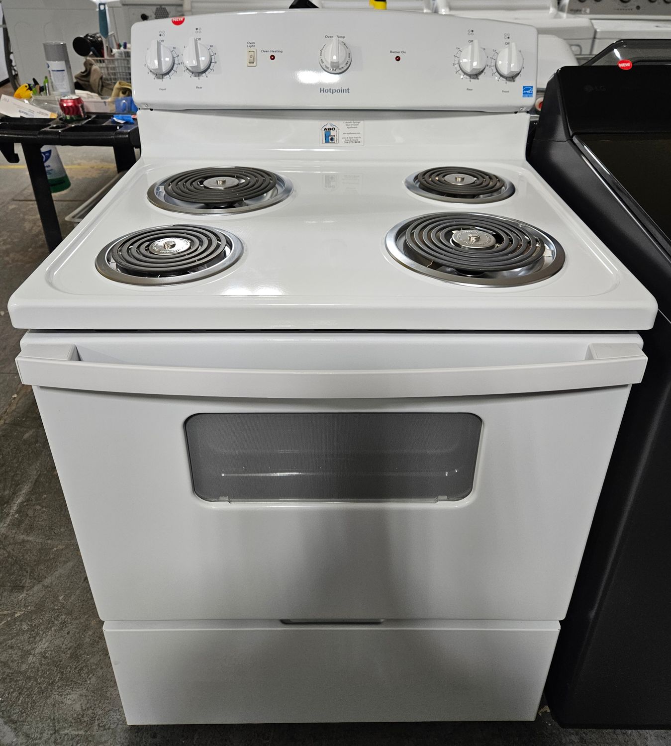 NEW! 30in Hotpoint 4-Burner Coil-Top Range in White