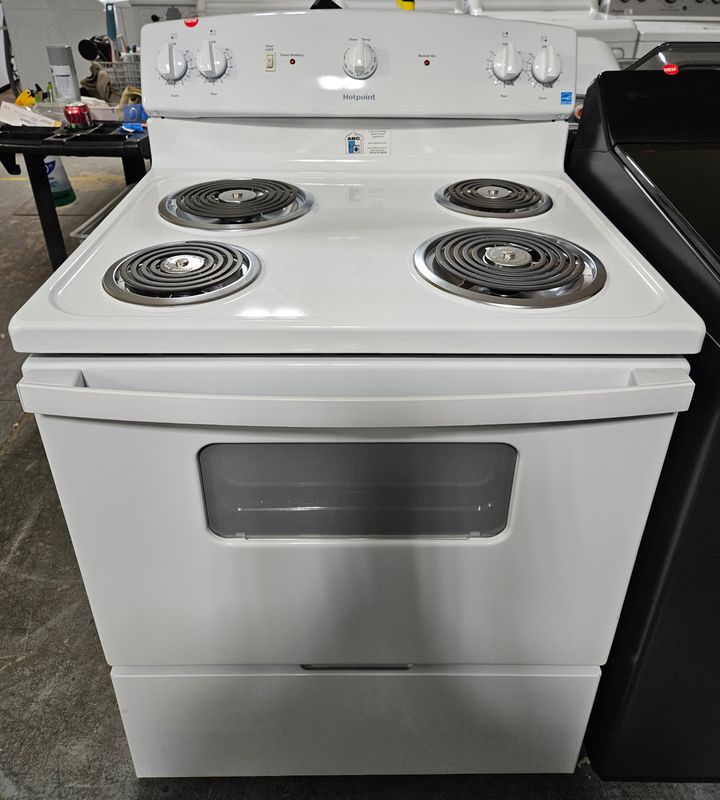 NEW! 30in Hotpoint 4-Burner Coil-Top Range in White