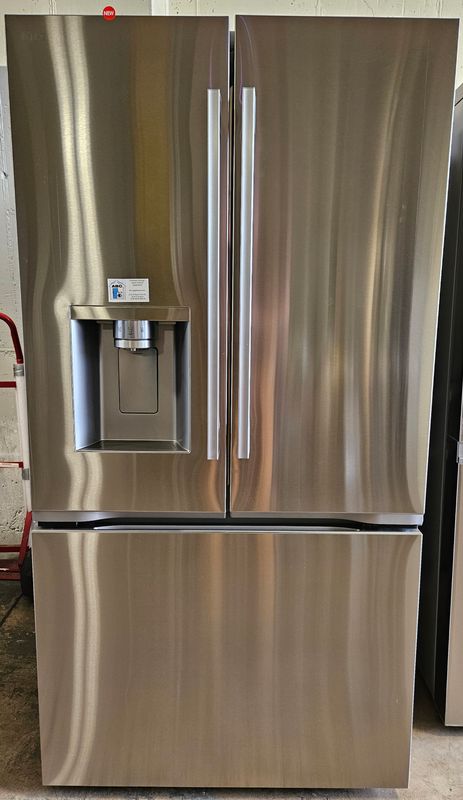 NEW! 23.7cu.ft. LG Counter-Depth MAX w Zero Clearance 3-door French Door Refrigerator in Stainless Steel