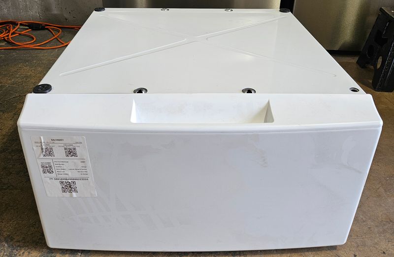NEW! Whirlpool 15.5" Pedestal for Front Load Washer and Dryer with Storage in White