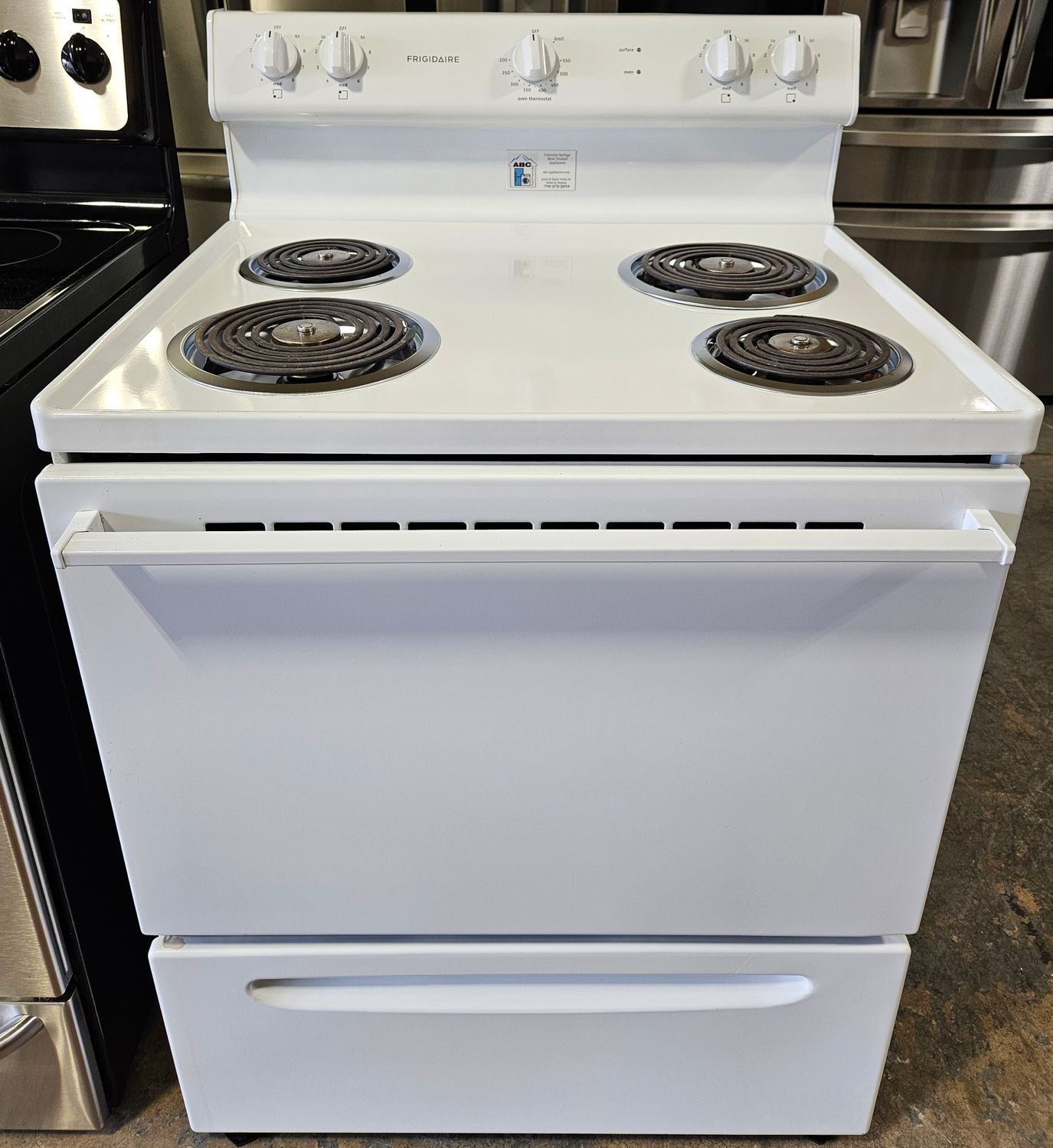 USED 30in Frigidaire Coil-Top 4-Burner Range in White