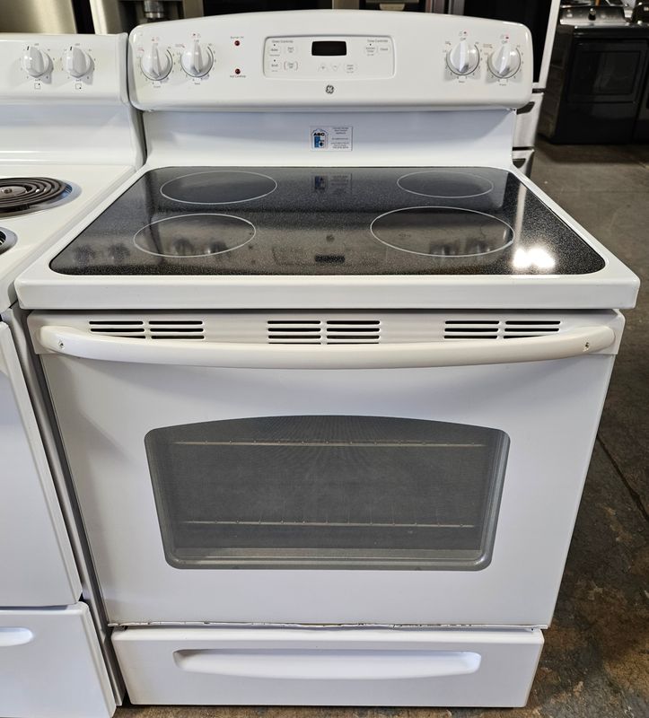 USED 30in GE Glass-Top 4-Burner Range in White