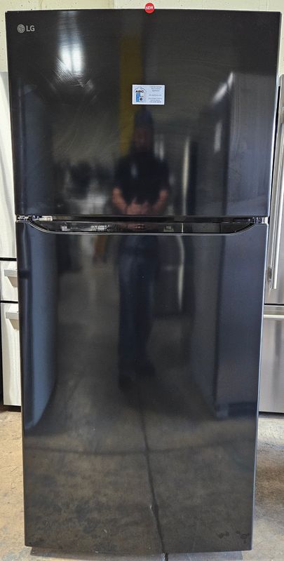 NEW! 20cu.ft. LG Top Freezer Refrigerator in Black