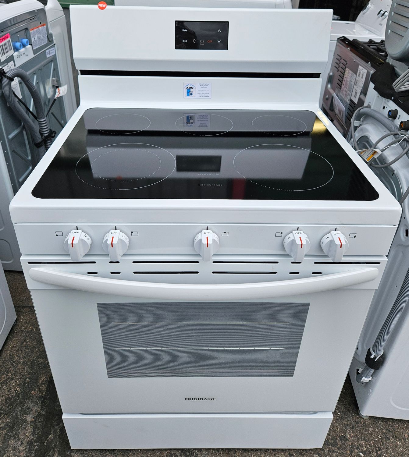 NEW! 30in Frigidaire 5-Burner Glass-Top Electric Range in White