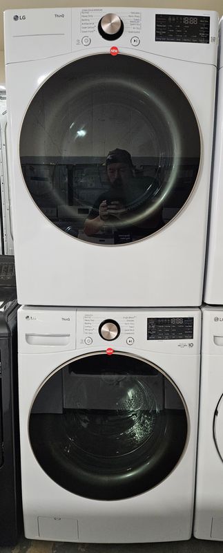 NEW! LG Front Load Washer (4.5cu.ft.) &amp; Large Capacity Electric Dryer (7.4cu.ft.)