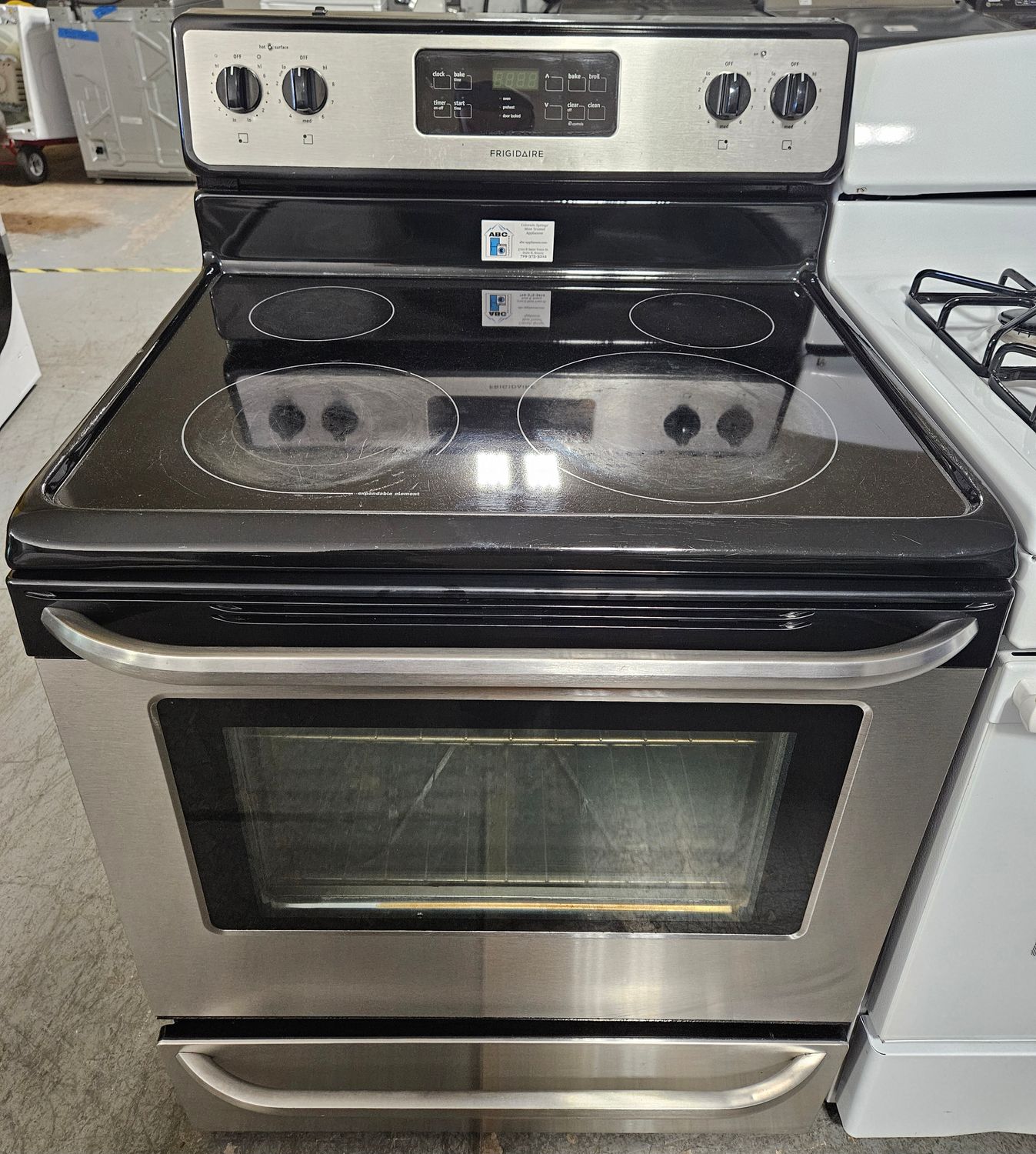 USED 30in Frigidaire 4-Burner Glass-Top Range in Stainless Steel