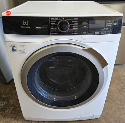 NEW! 24" Compact Electrolux Front Load Washer (2.4cu.ft.)