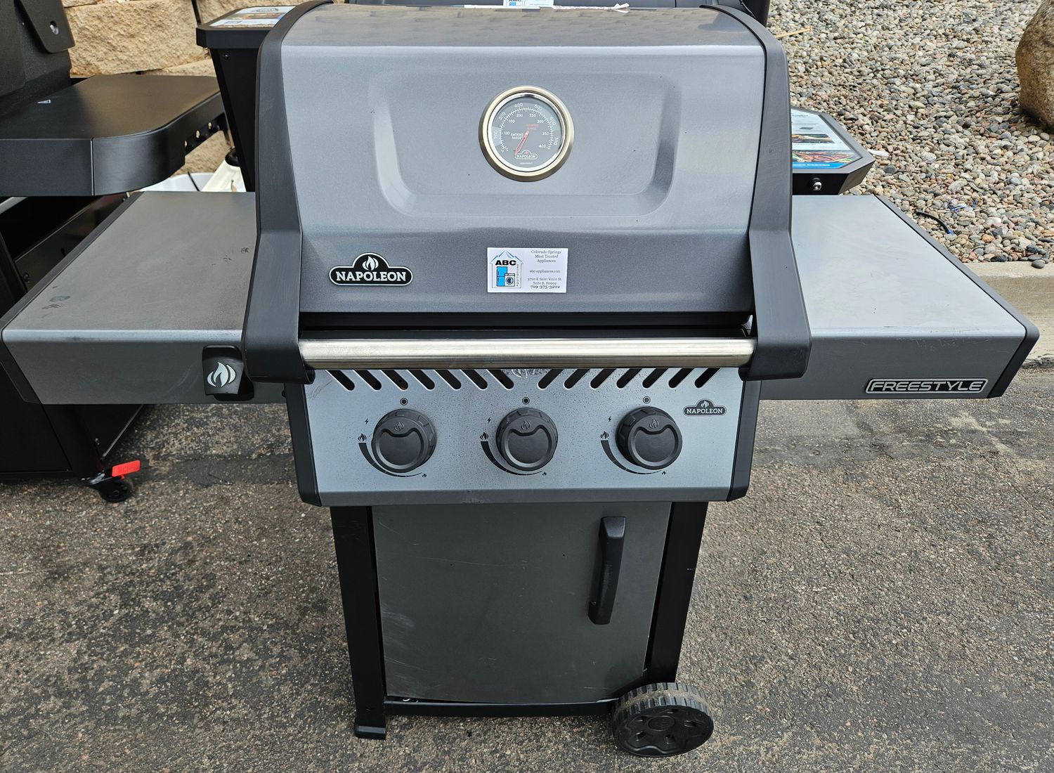 USED Napoleon Freestyle 365 Natural Gas Outdoor Grill