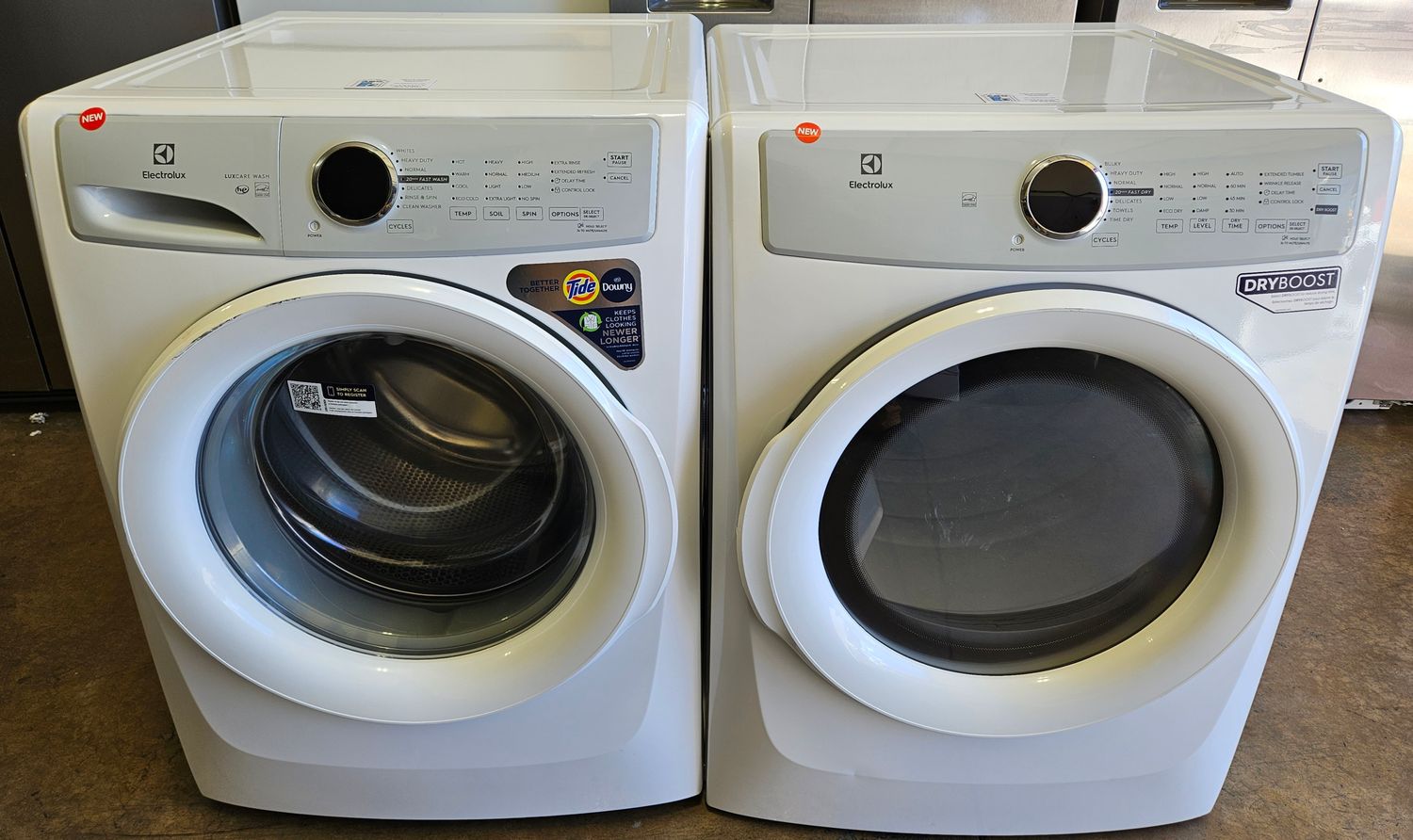 NEW! Electrolux 300 Series Front Load Washer (4.4cu.ft.) &amp; Large Capacity Electric Dryer (8.0cu.ft.)