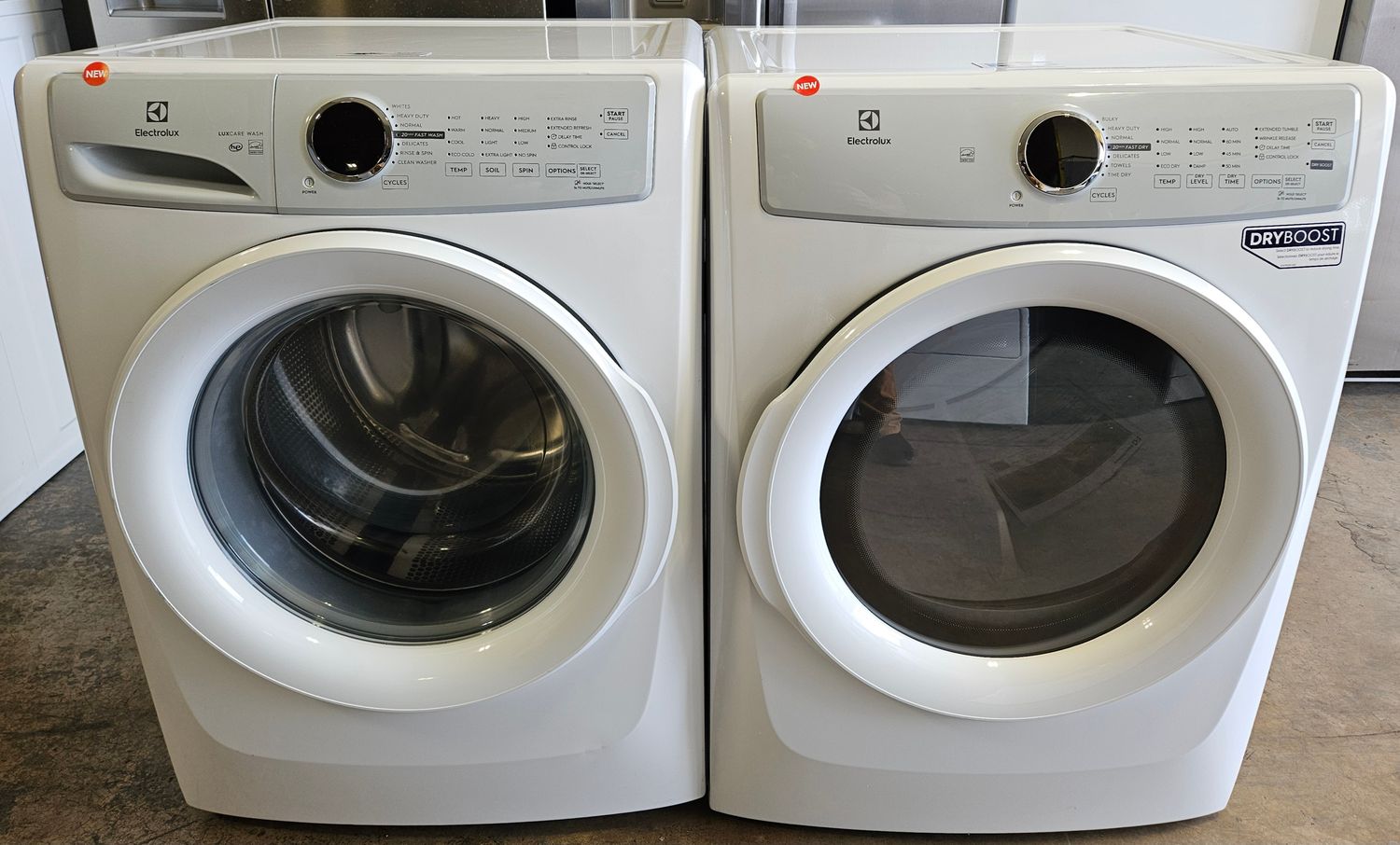 NEW! Electrolux 300 Series Front Load Washer (4.4cu.ft.) &amp; Large Capacity Electric Dryer (8.0cu.ft.)