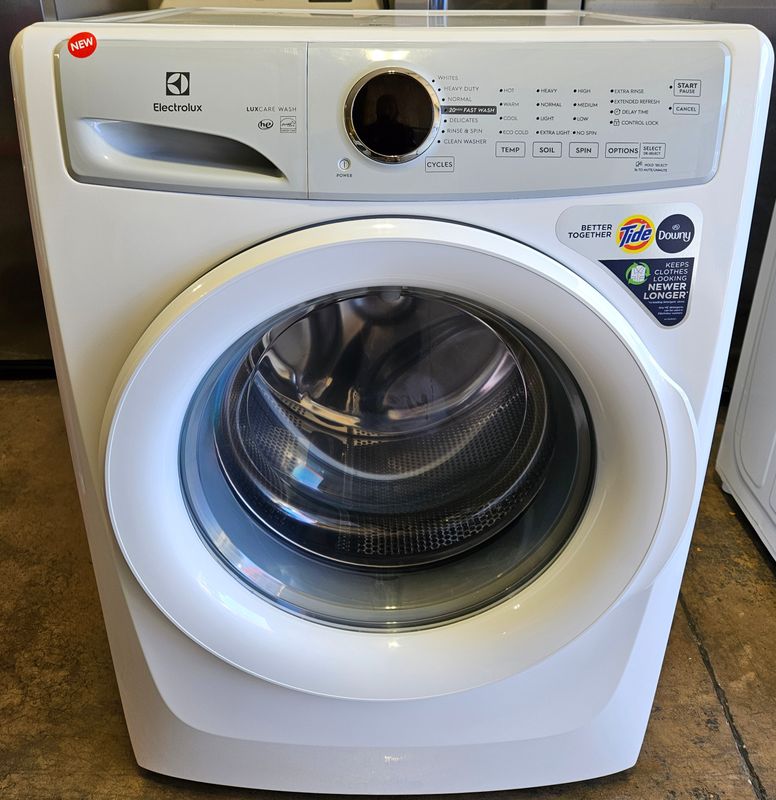 NEW! Electrolux 300 Series Front Load Washer (4.4cu.ft.)