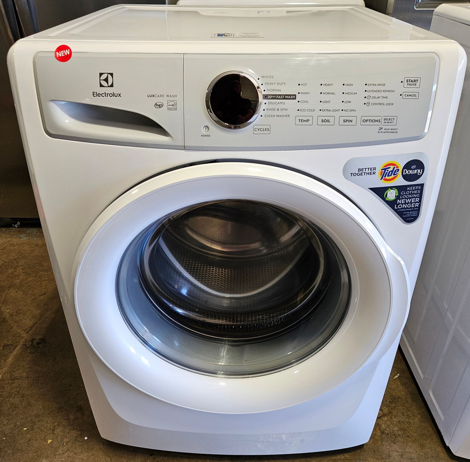 NEW! Electrolux 300 Series Front Load Washer (4.4cu.ft.)