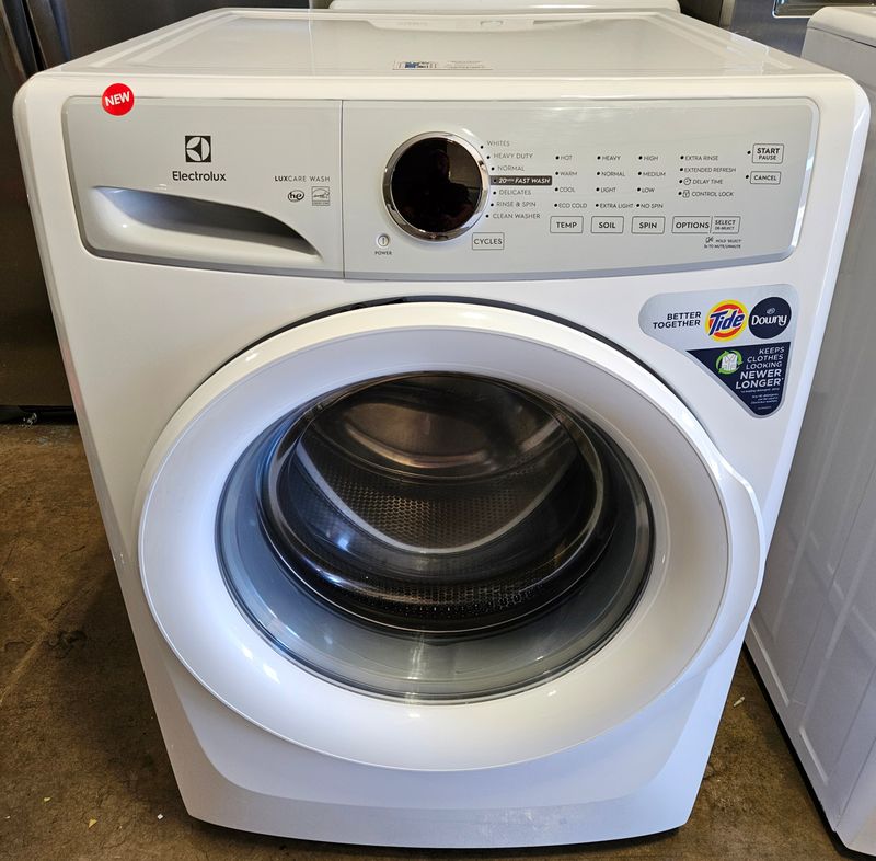 NEW! Electrolux 300 Series Front Load Washer (4.4cu.ft.)