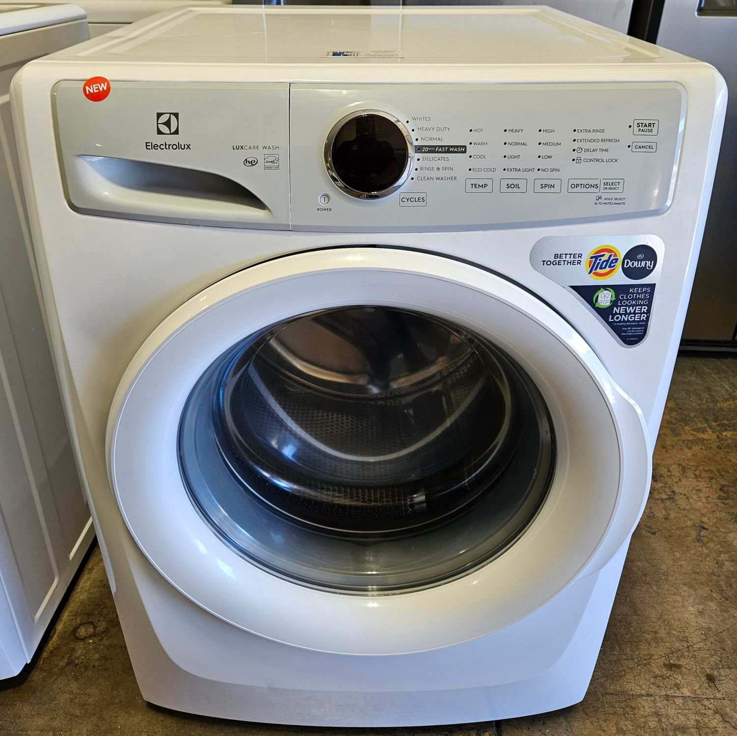 NEW! Electrolux 300 Series Front Load Washer (4.4cu.ft.)