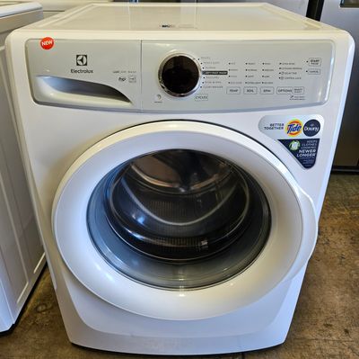 NEW! Electrolux 300 Series Front Load Washer (4.4cu.ft.)