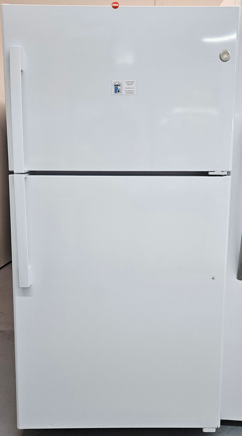 NEW! 21.9cu.ft. GE Garage Ready Top-Freezer Refrigerator in White