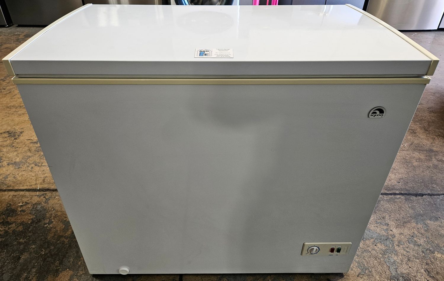 USED 7.1cu.ft. Igloo Chest Freezer in White