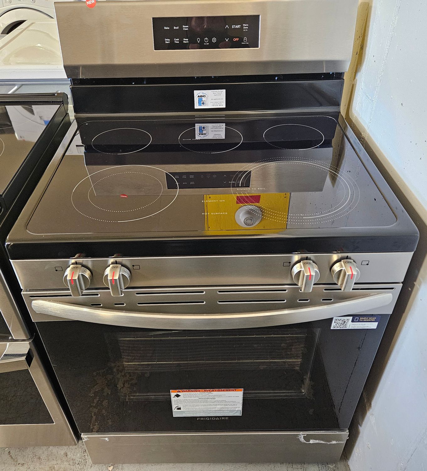 NEW! 30in Frigidaire 5-Burner Glass-Top Electric Range in Stainless Steel