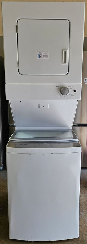 USED Whirlpool 24" Electric Laundry Center (1.6cu.ft. Washer and 3.4cu.ft. Dryer)