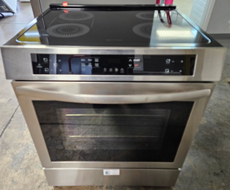 NEW! 30in Frigidaire 4-Burner Glass-Top Induction Range in Stainless Steel